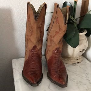 They are a pair of cowgirl boots.